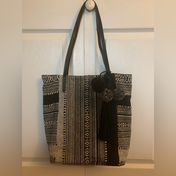 Lucky brand woven tote with matching pouch black and white - Picture 3 of 9